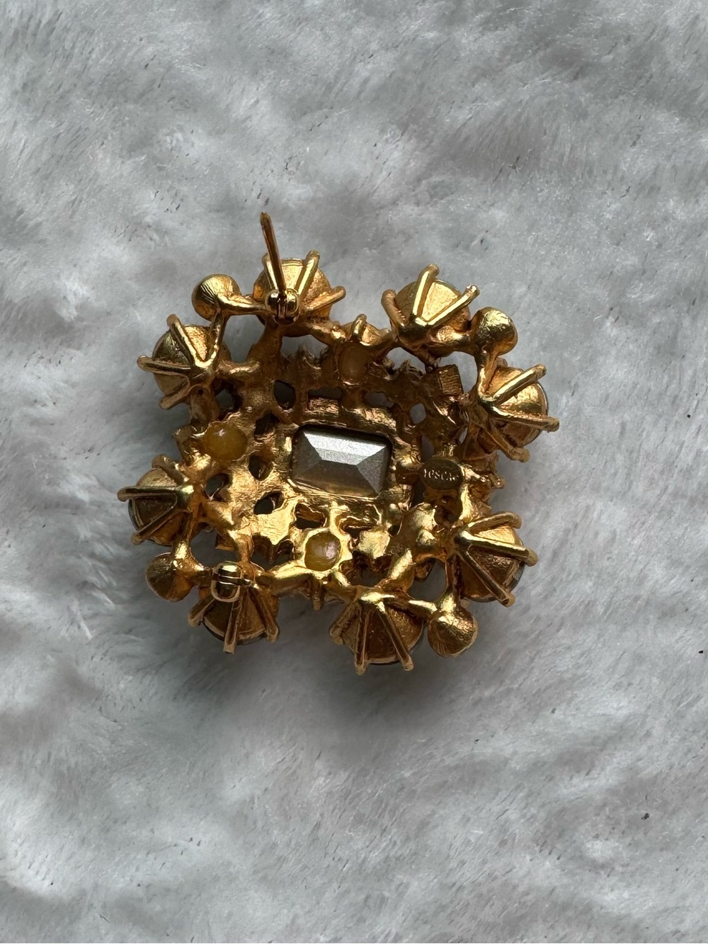 Yosca Pearl & Crystal Brooch - Picture 6 of 8